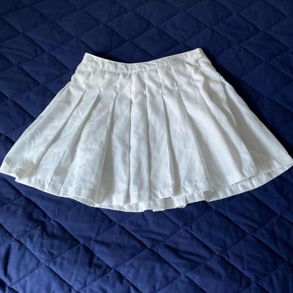 White Forever 21 pleated skirt size M
